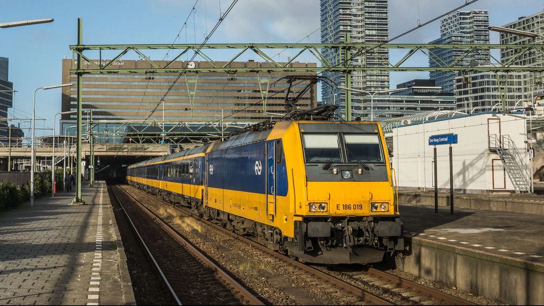 De intercity van Den Haag naar Eindhoven