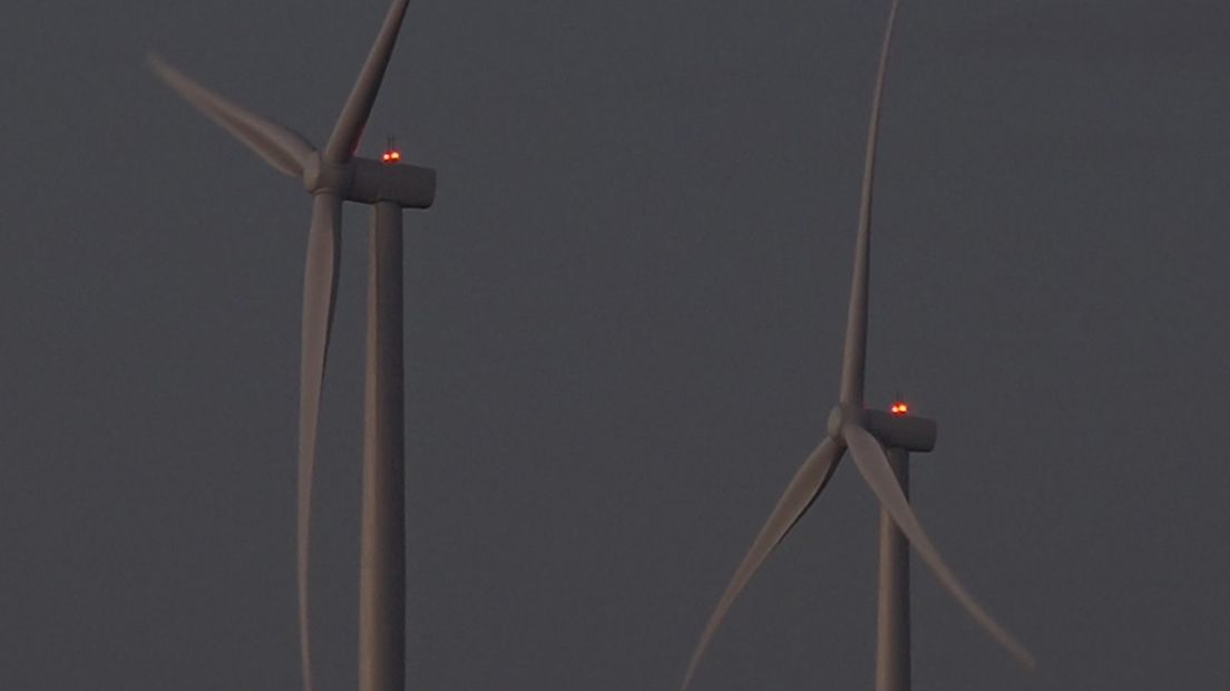 Constante rode verlichting op de turbines van Windpark N33