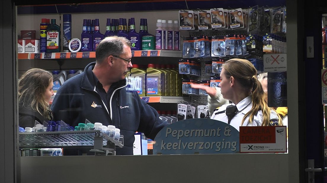 Politieonderzoek in het tankstation na de overval