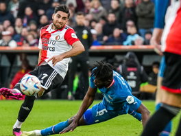 Feyenoord knokt zich dankzij uitblinker Jahanbakhsh in slotfase naar punt tegen tiental PSV