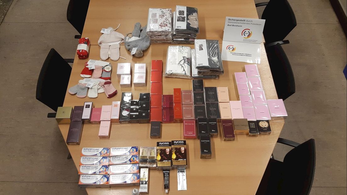 Koppel met tientallen gestolen spullen opgepakt over de grens bij Enschede