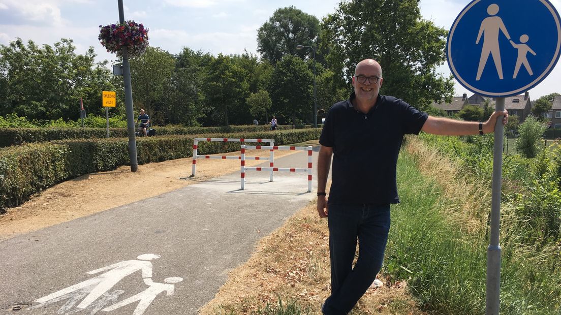 Omwonende Francois van Oosterhout heeft geregeld dat de gemeente een fietssluis plaatste aan de Fort den Haakweg in Vrouwenpolder