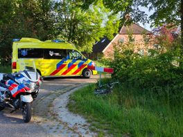 12-jarige fietser zwaargewond na botsing met auto in Eext