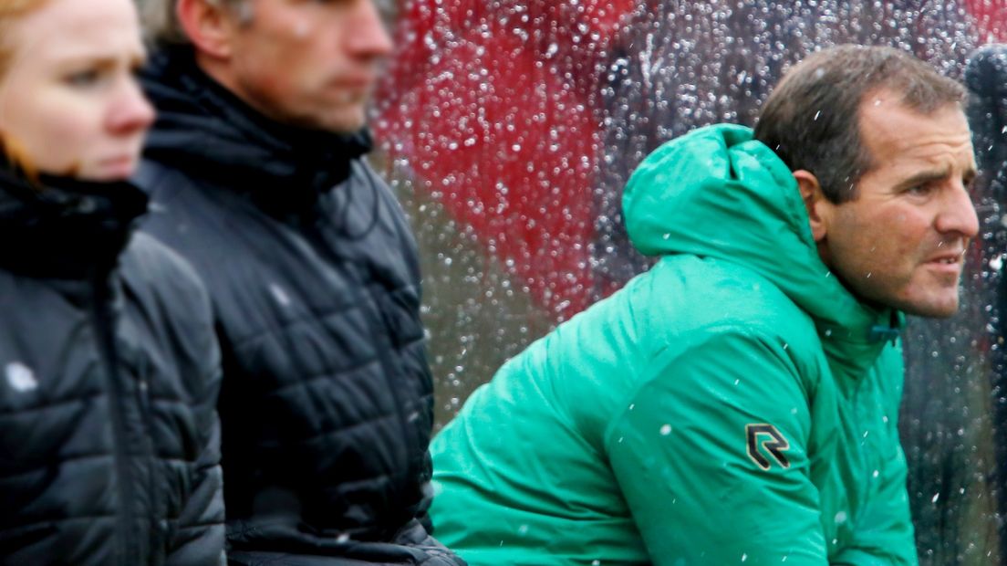 Paul Matthijs (rechts) tijdens een training van het jeugdelftal van FC Groningen