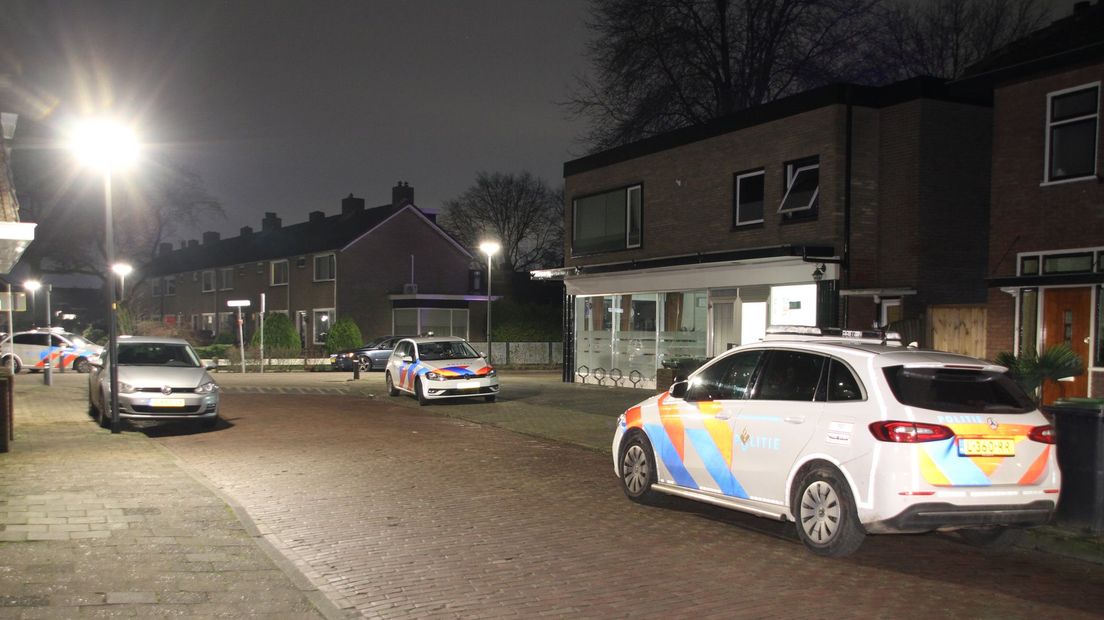Woningoverval in Borne, forensische politie doet onderzoek