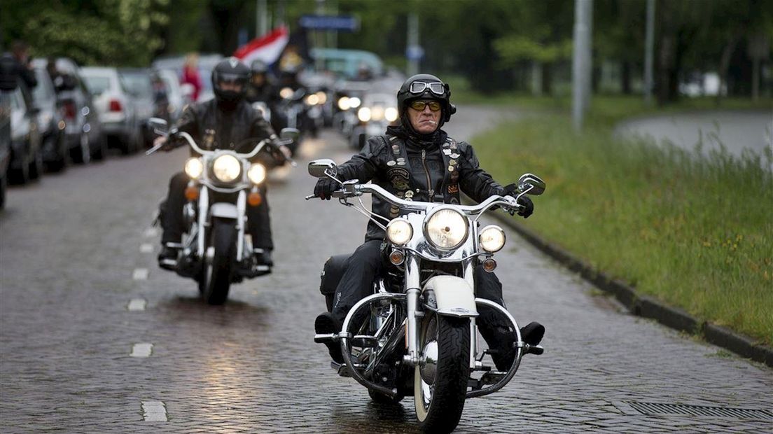 Motorclubs spreken vaker thuis af