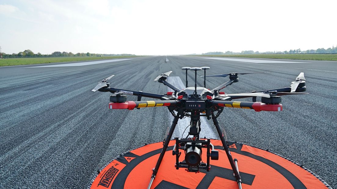 Een drone op vliegveld Eelde, foto ter illustratie (Rechten: RTV Drenthe/Andries Ophof)