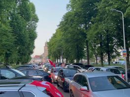 Toeterende auto's in Overijsselse steden: Turken vieren massaal verkiezingsuitslag