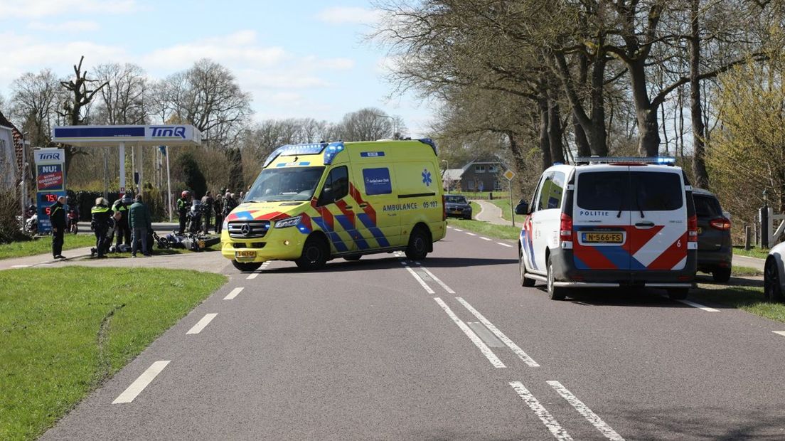 Een motorrijder raakte gewond bij een aanrijding op de Rijssenseweg in Markelo