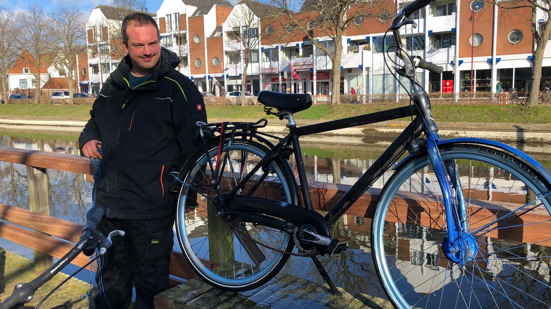 Matthieu Jobse bij een opgeviste fiets