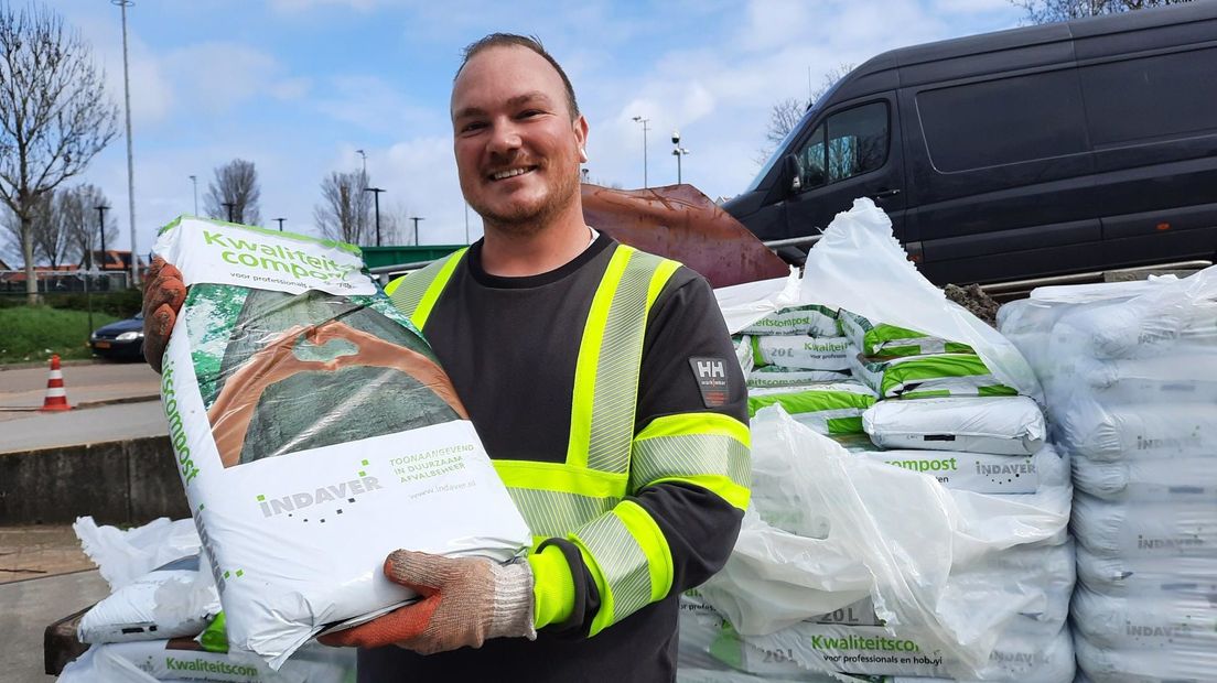 Bij milieu straat kreeg je zaterdag een zak compost