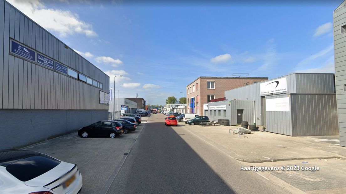 De mishandeling vond plaats bij een garagebedrijf aan de Nevadadreef in Utrecht
