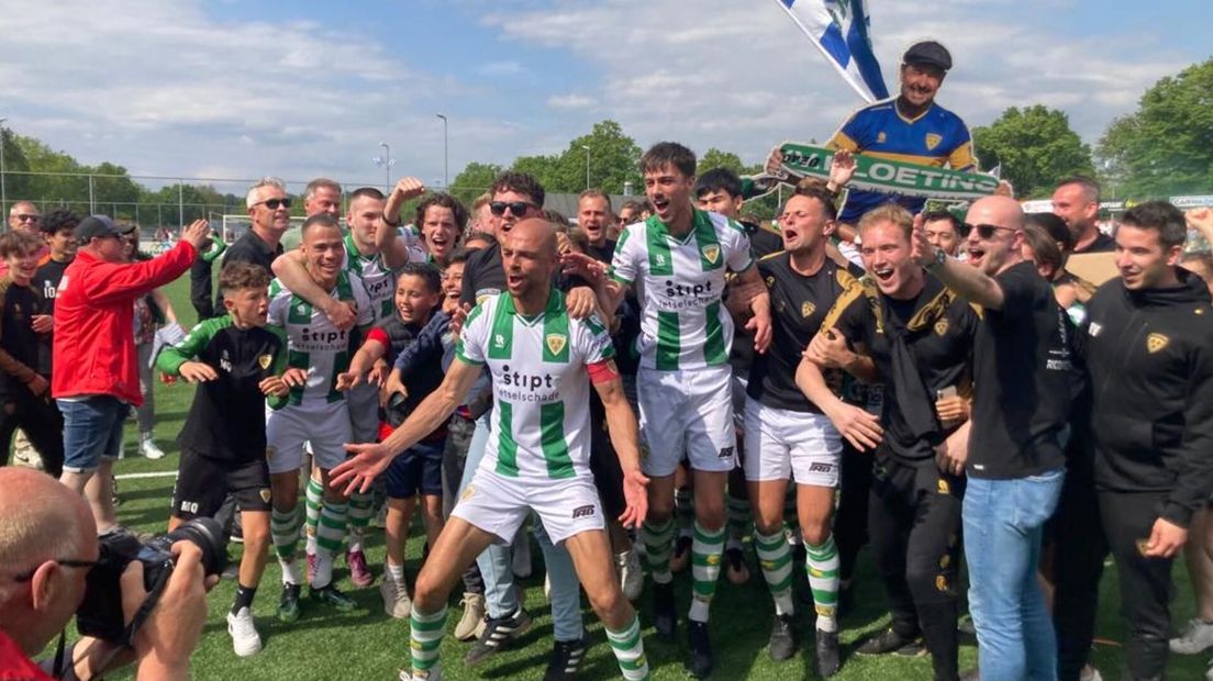 Kloetinge viert het kampioenschap