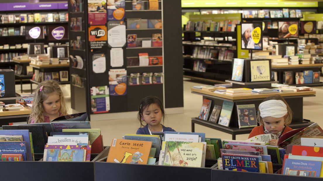 Het aantal leden van de bibliotheek loopt terug