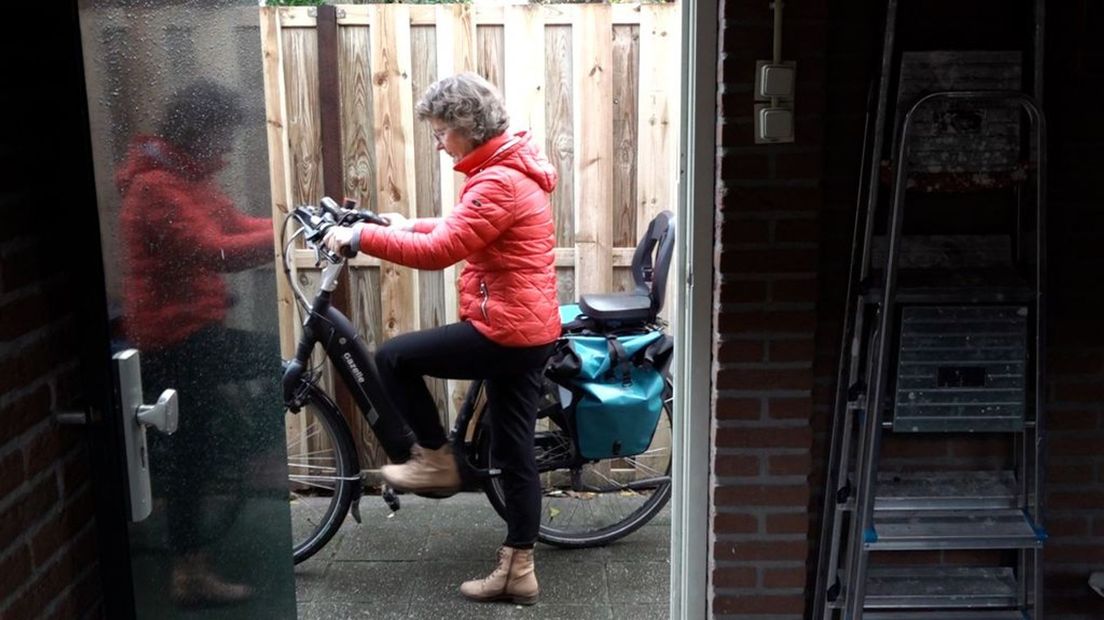 Zorgreservist Annelies van der Haar op weg naar eerste werkdag