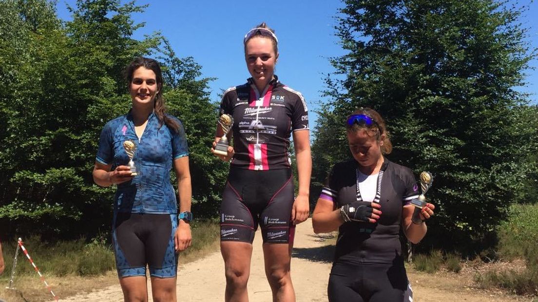 Lindy van Anrooij op het podium in Amerongen