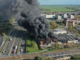 Kijk hier naar dronebeelden van de grote brand in Den Haag