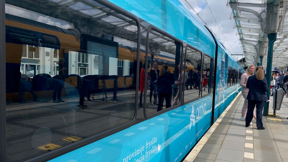 Treinverkeer Tussen Leeuwarden En Groningen Ligt Uren Stil Door Storing ...